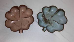 lot 708 image: Vintage Frankoma Pottery Shamrock Dish (2).
