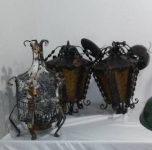 lot 720 image: Vintage Lights (3).