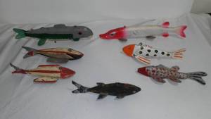 lot 721 image: Vintage Wood Fishing Decoys (7).