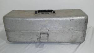 lot 722 image: Umco Tackle Box With Contents.