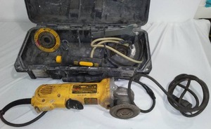 lot 729 image: DeWalt Corded 4.5 In. Small Angle Grinder 11 Amp.