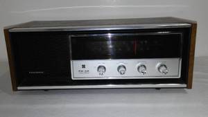 lot 744 image: Panasonic AMFM 2 band Radio.
