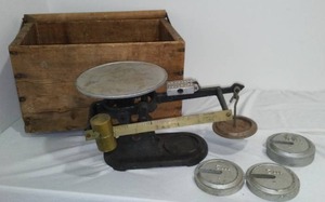 lot 747 image: Vintage Fairbanks Cast Iron Scale.