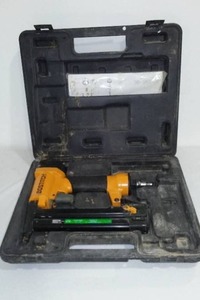 lot 783 image: Bostitch Brad Nailer and Stapler with Case.