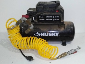lot 813 image: Husky 2 Gal. Air Compressor.