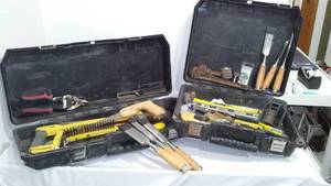 lot 845 image: Assorted Hand tools with Caulk buddy