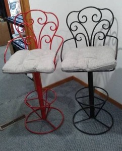 lot 907 image: Beautiful Swivel Counter Height Bar Stool (2)