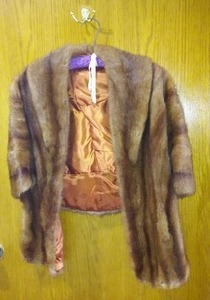 lot 913 image: Vintage Habblewaithe Fur Stole.  Incredible condition