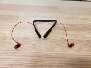 lot 42 image: Skull Caddy Wireless head set