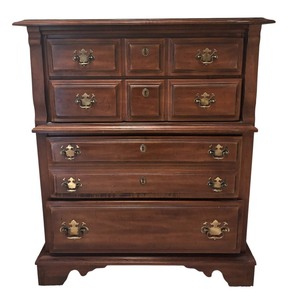 lot 20 image: Stylish Vintage Chippendale Style Dresser