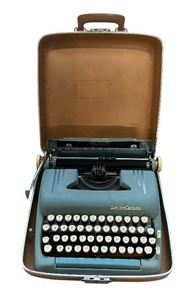 lot 93 image: Vintage Smith Corona Typewriter