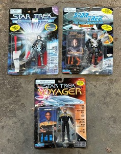 lot 161 image: Star Trek Borg, Lieutenant Tuvoh and Lieutenant Worf Figurines