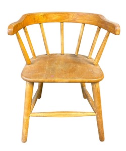 lot 166 image: Charming Wooden Vintage Childrens Chair