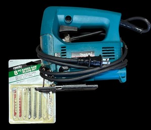 lot 80 image: Makita Electric Saw  Saber Saw Blade Set