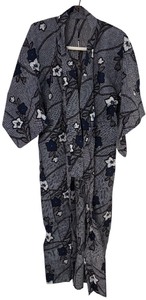 lot 230 image: Lovely Blue and White Flowers Japanese Kimono