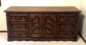 lot 11 image: Vintage Basic-Witz by Mohasco Dresser