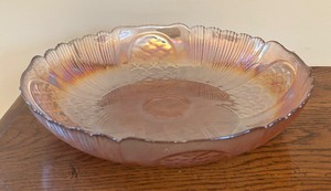 lot 210 image: Pretty Vintage Iridescent Pink Console Bowl