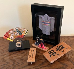 lot 216 image: Asian Style Decor