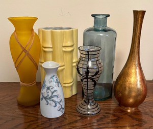 lot 247 image: Variety of Lovely Floral Vases