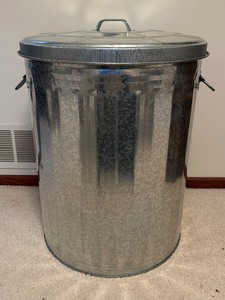 lot 285 image: Metal Trash Can with Lid