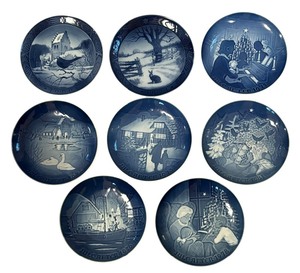 lot 302 image: Vintage Bing & Grndahl and Royal Copenhagen Annual Collectors Plates