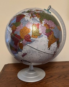 lot 304 image: Replogle 12 Inch Platinum Classic Series Globe