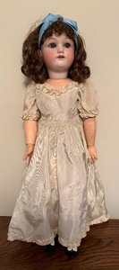 lot 313 image: Delightful Vintage Doll