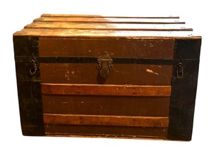 lot 303 image: Vintage Trunk