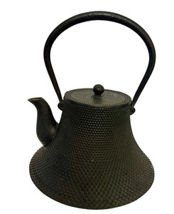 lot 264 image: Vintage Japanese Cast Iron Teapot