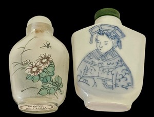 lot 262 image: Two Vintage Chinese Snuff Bottles