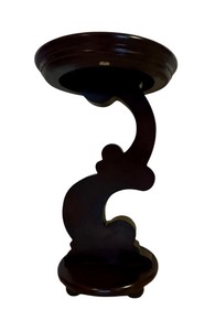 lot 185 image: Stunning Vintage Wood Carved Side Table  Accent Table