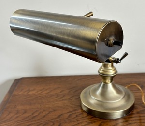lot 324 image: Adjustable Height Desk Lamp