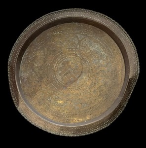 lot 334 image: Vintage Moroccan Style Brass Tray