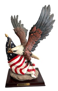 lot 335 image: Leonardo Collection Eagle Decor by ACK Trading Company
