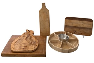 lot 232 image: Wooden Kitchen Items