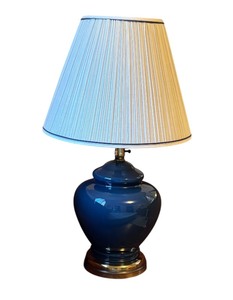 lot 233 image: Beautiful Blue Table Lamp