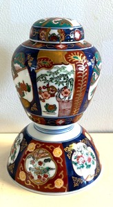 lot 407 image: Gold Imari Bowl and Ginger Jar