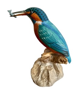 lot 384 image: Beautiful Bone China Spode Bird on a Rock Catching Fish