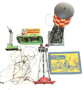 lot 348A image: Vintage American Flyer Train Buildings and Service Kit