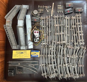 lot 280 image: Vintage American Flyer Train Track