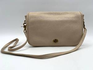 lot 37 image: Vintage Coach Leather Shoulder Bag with Brass Hardware