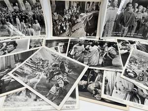 lot 514 image: Set of 18 Vintage Movie Stills from Julius Caesar
