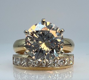 lot 10 image: 2.48 Carats Round Brilliant Natural Diamond Ring with VS2 Clarity