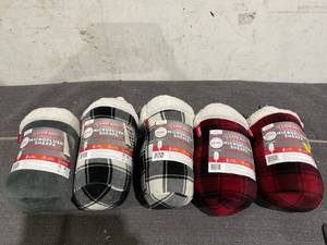lot 116 image: LOT OF 5 Sunbeam Microplush Heated Throw