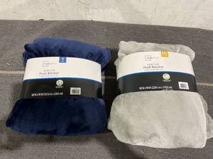 lot 121 image: LOT OF 2 Mainstays Super Soft Plush Blanket FullQueen, Twin Size