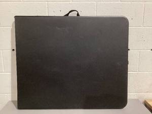 lot 496 image: Mainstays 6 Foot Bi-Fold Plastic Folding Table