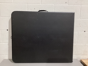lot 497 image: Mainstays 6 Foot Bi-Fold Plastic Folding Table
