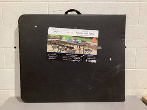 lot 498 image: Mainstays 6 Foot Bi-Fold Plastic Folding Table