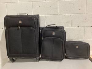 lot 505 image: 4PCS The Protege Luggage Set