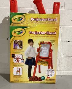 lot 522 image: Crayola Projector Easel, Plastic Art Station for Young Children, Ages 3